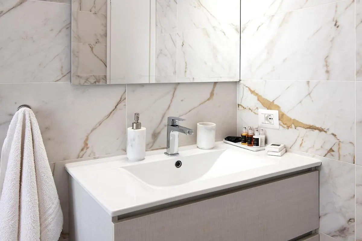 Apartment Duomo Suite - 3 Minutes From The Duomo Milan Italy